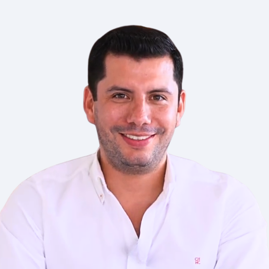 Dr. Carlos Illich Navarro at Mexico Cosmetic Center